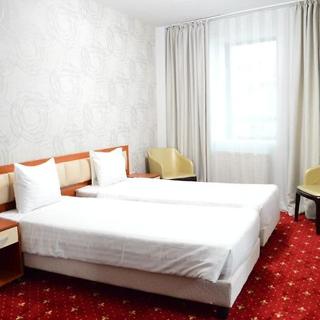 Kosher Hotel Lev Or Bucarest Extérieur photo