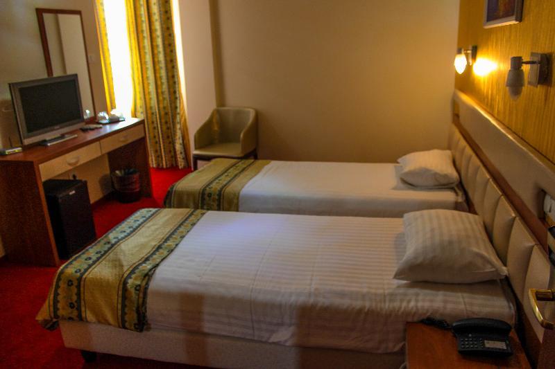 Kosher Hotel Lev Or Bucarest Extérieur photo