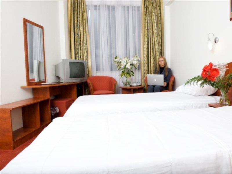 Kosher Hotel Lev Or Bucarest Extérieur photo