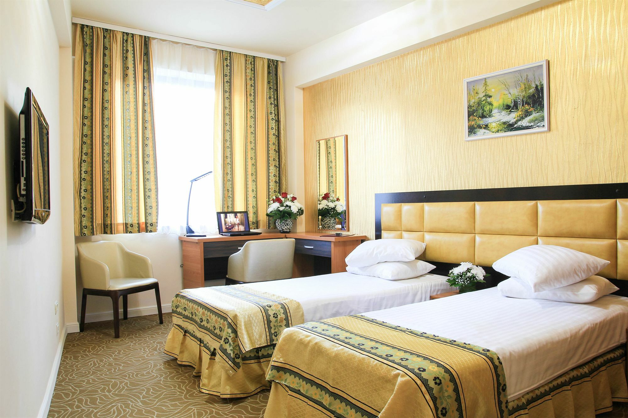Kosher Hotel Lev Or Bucarest Extérieur photo