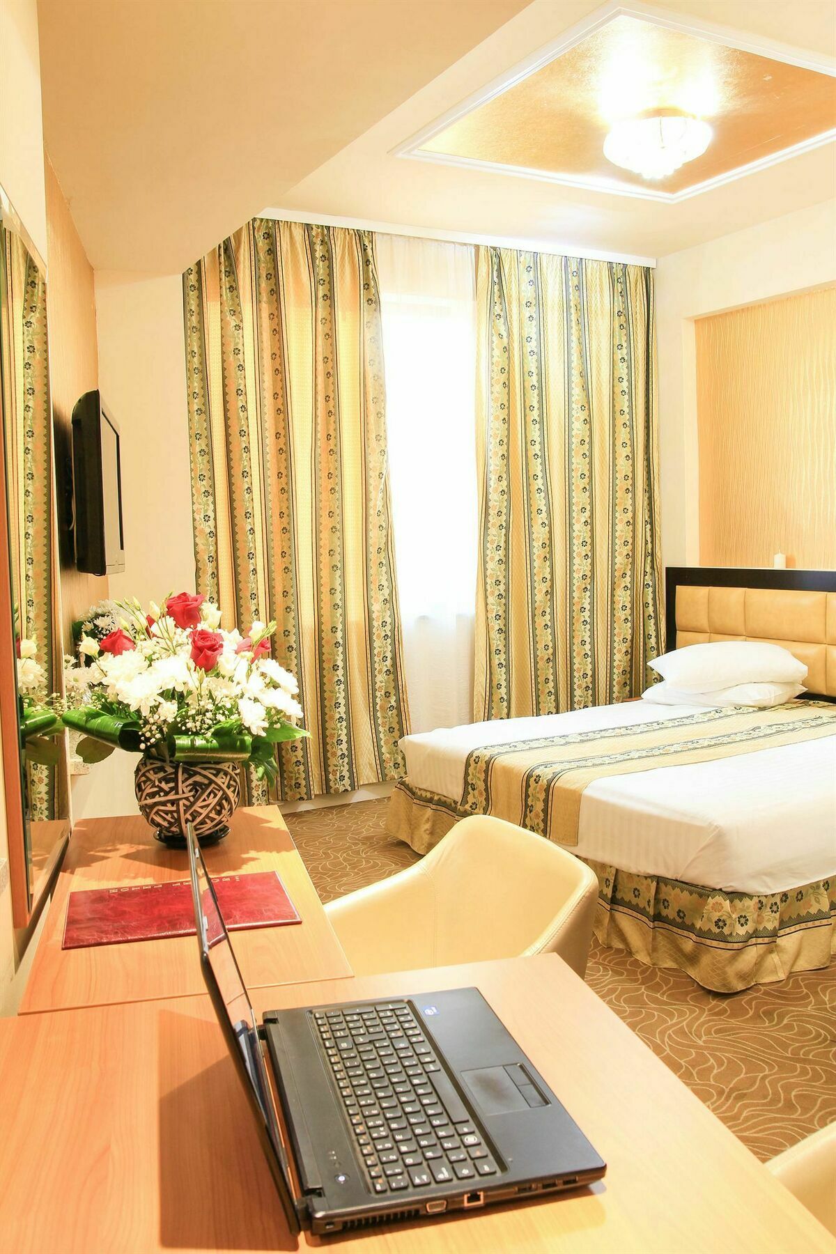 Kosher Hotel Lev Or Bucarest Extérieur photo