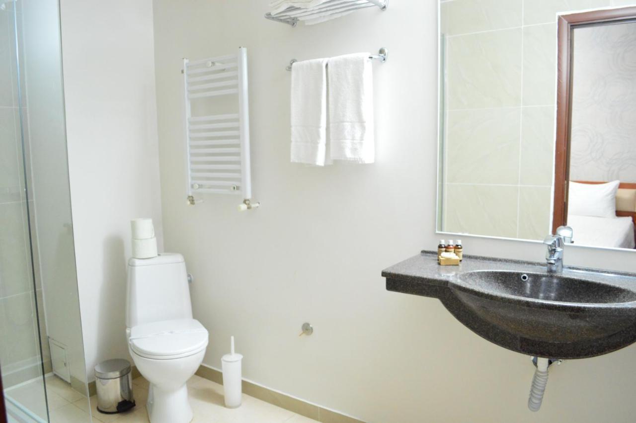 Kosher Hotel Lev Or Bucarest Extérieur photo
