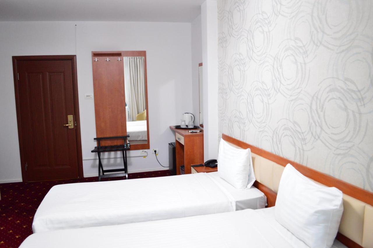 Kosher Hotel Lev Or Bucarest Extérieur photo