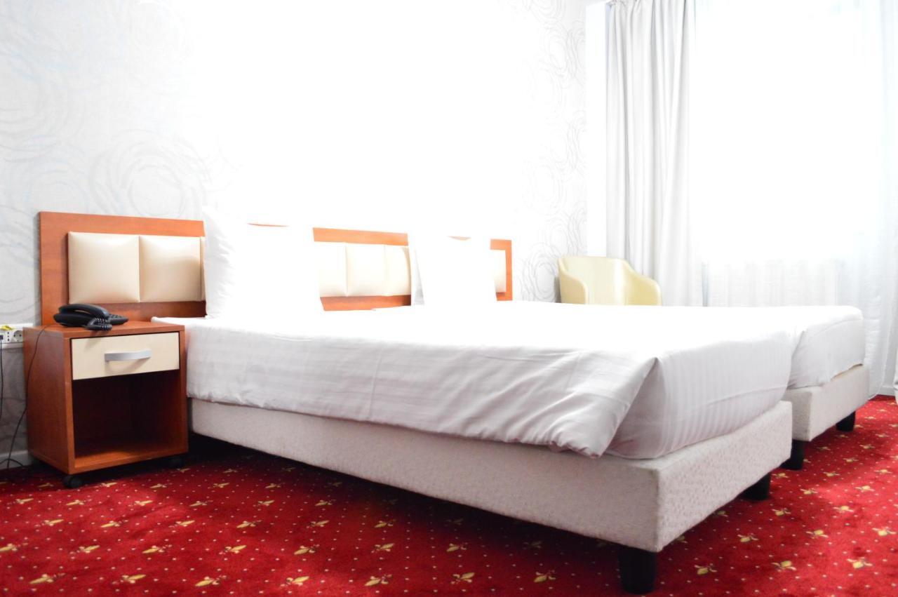 Kosher Hotel Lev Or Bucarest Extérieur photo