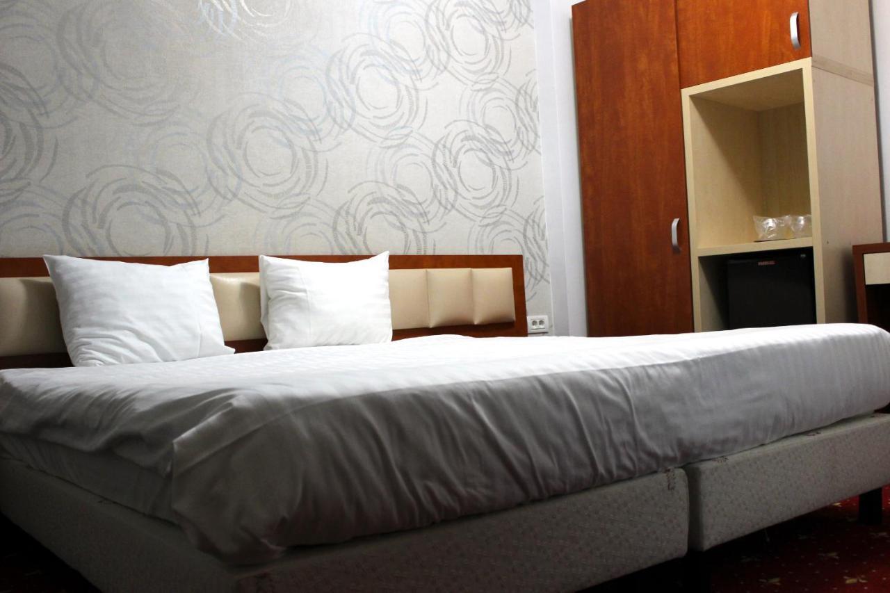 Kosher Hotel Lev Or Bucarest Extérieur photo