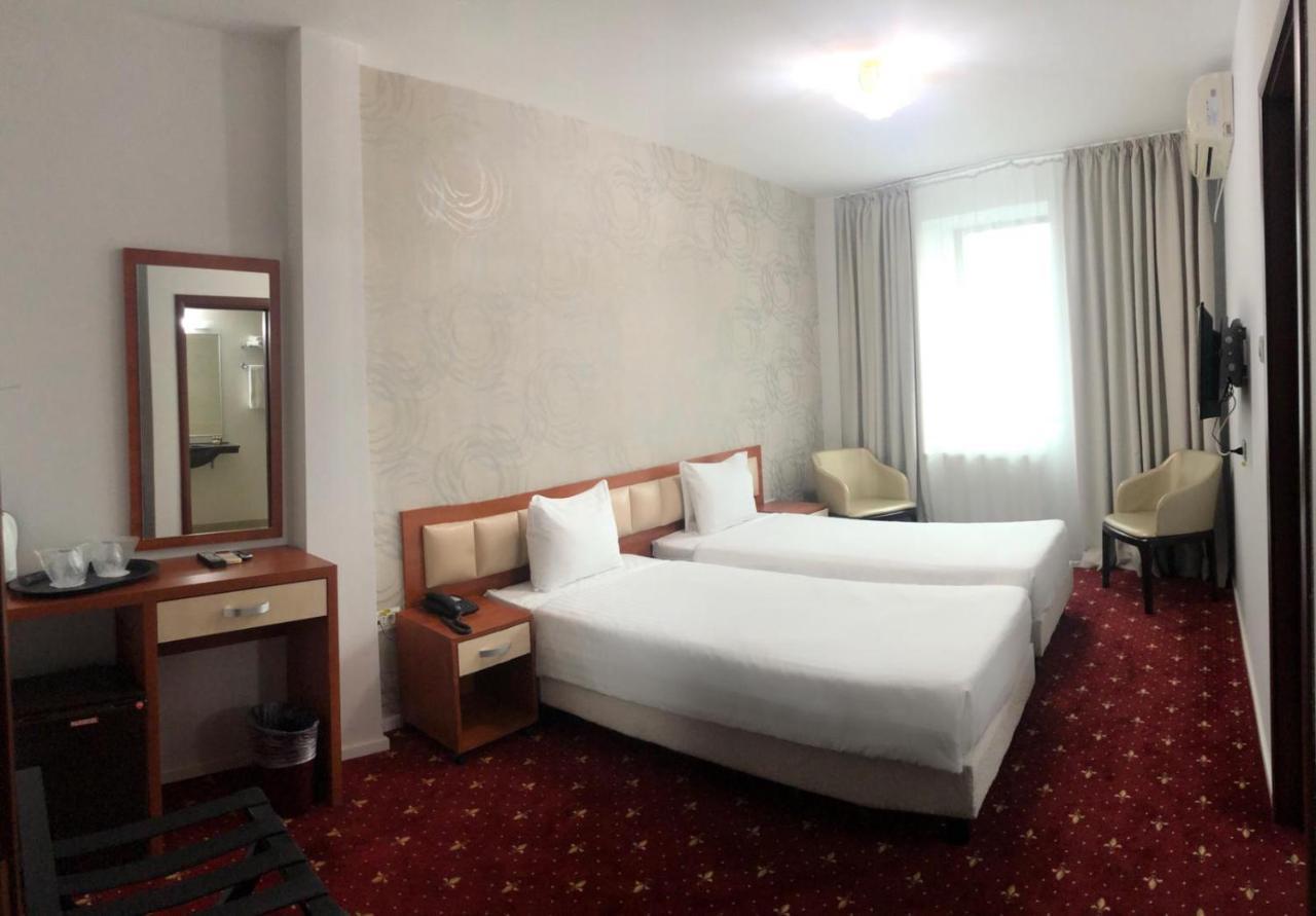 Kosher Hotel Lev Or Bucarest Extérieur photo