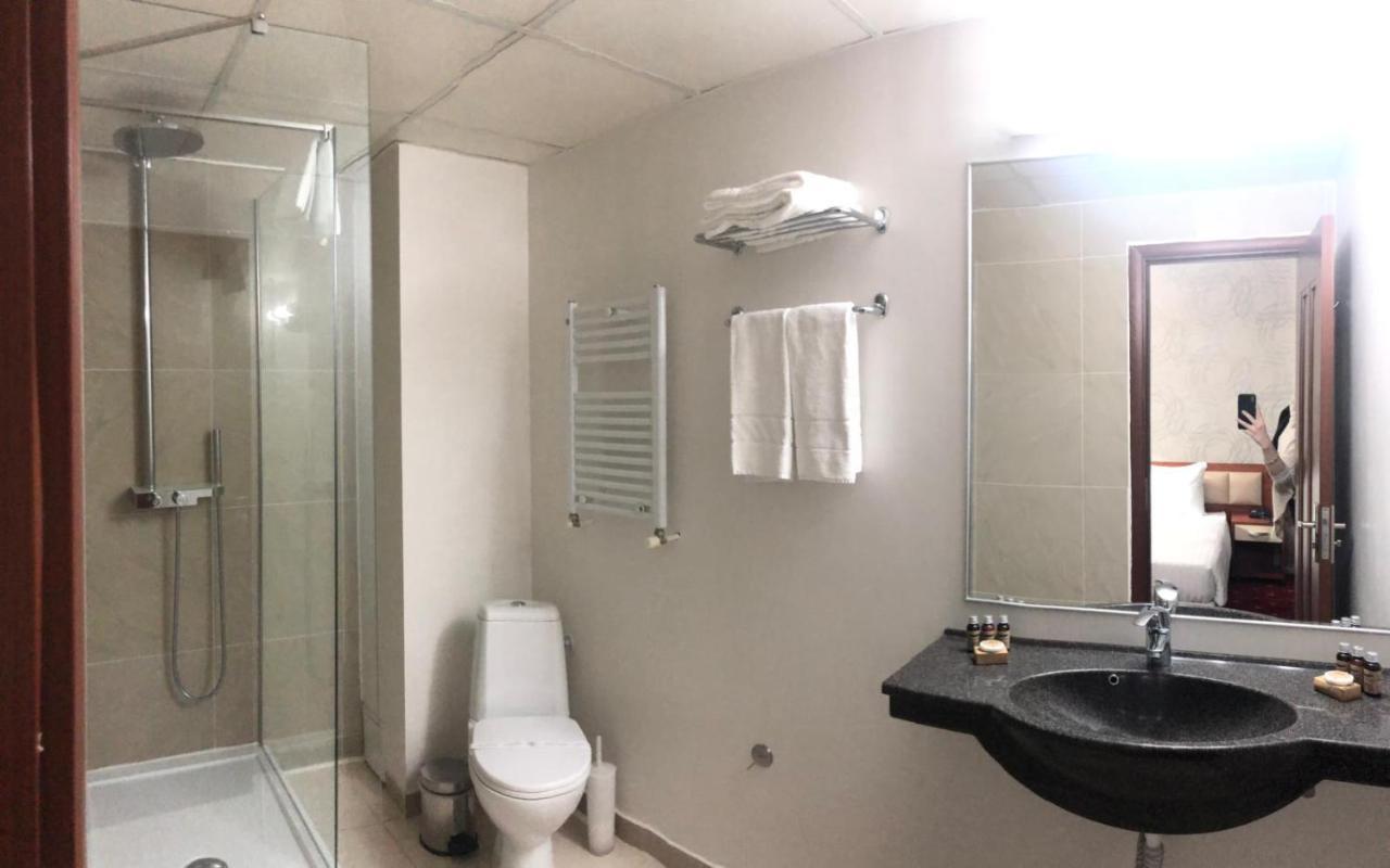 Kosher Hotel Lev Or Bucarest Extérieur photo