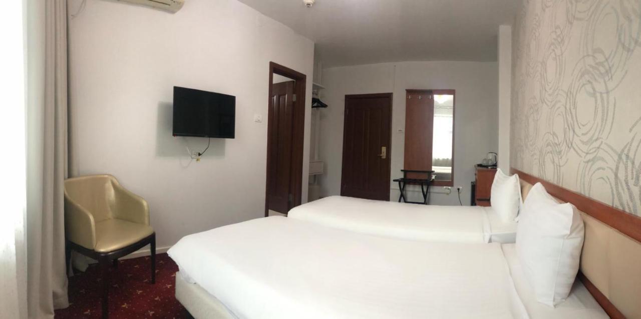 Kosher Hotel Lev Or Bucarest Extérieur photo